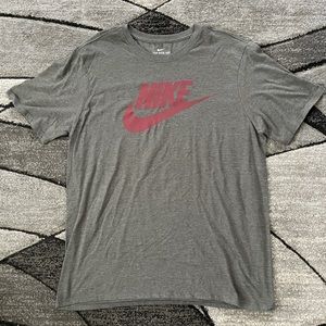 🛍 2/$20 Nike Graphic Tee